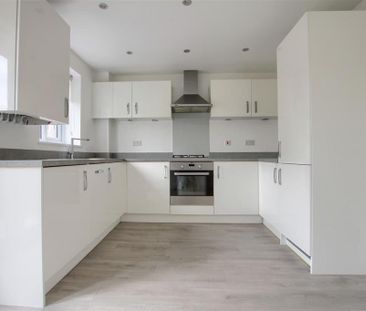 3 bedroom semi-detached house to rent - Photo 6