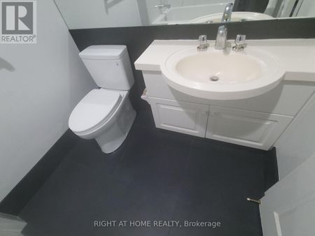 For Lease - 102 Bloor Street Unit# 809, Toronto, Ontario - Photo 5