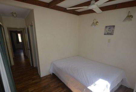 CENTERALLY LOCATED 2 BEDROOM HOME - READY TO MOVE IN! - Photo 5