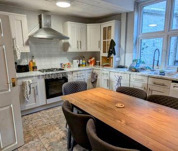 4 bedroom terraced house to rent - Photo 5