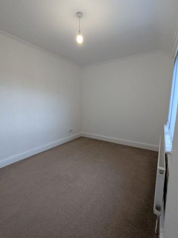2 bedroom semi-detached house to rent - Photo 3