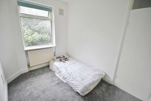 Churchfields, South Woodford, E18 - Photo 1