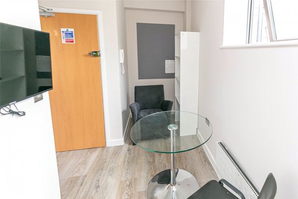 Crown House, - Photo 1