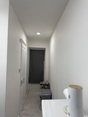 Studio Flat, Wigston Road, E13 - Photo 1