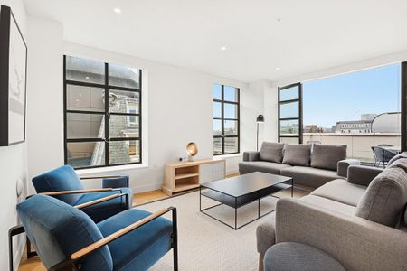 Spacious duplex apartment siuiated in the heart of Soho. - Photo 2