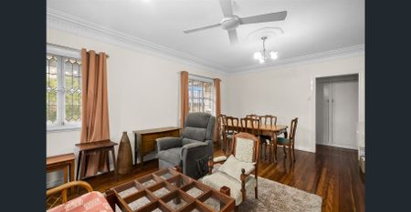 Charming Home With Rumpus Room - Photo 2