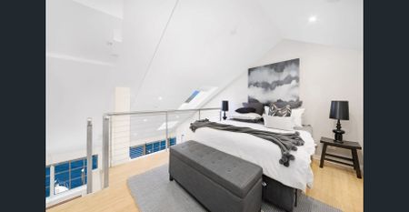 Designer waterfront loft at Finger Wharf - Photo 2