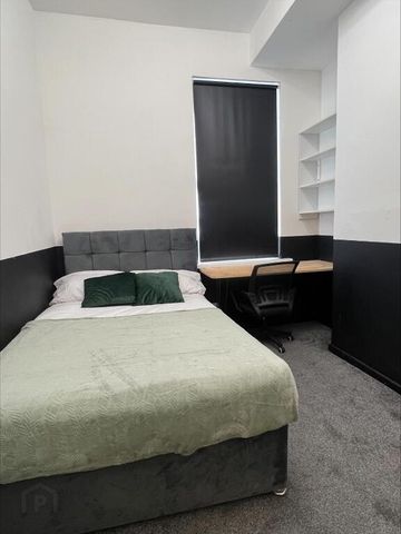 En-Suite Room, 4 Eglantine Gardens, Belfast, BT9 6EZ - Photo 5