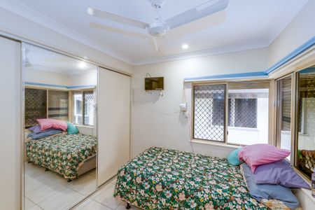 2 BEDROOM DUPLEX + ELECTRICITY AND WATER INCLUDED + SWIMMING POOL - Photo 2