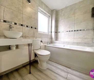 Water Lane, Purfleet On Thames, RM19 - Photo 1