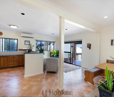 Spacious Family Home with Stunning Lake Views - Photo 4