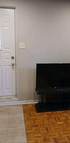 Beau 3 1/2 disponible maintenant! - Photo 1