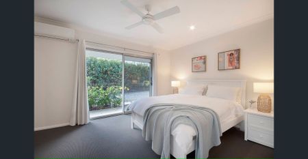 LUXURY VILLA INCLUDING ALL UTILITIES!! - Photo 2