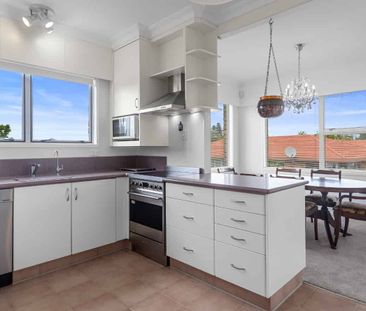 Location, location..... - Photo 2