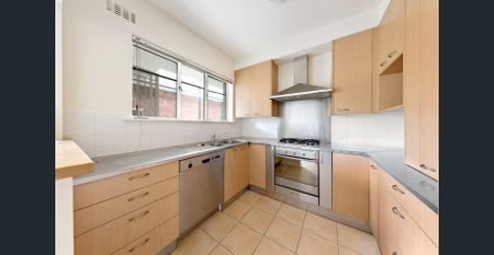 Spacious Two-Bedroom Apartment in Prime South Yarra Location - Photo 5