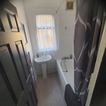 Room in a Shared House, Roseberry Gardens, N4 - Photo 3