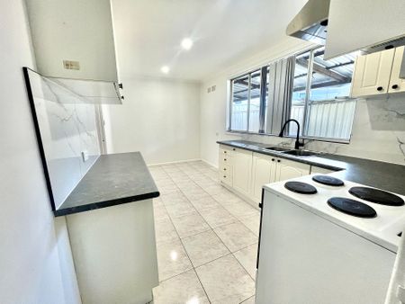 COSY 4 BEDROOM RENOVATED HOME - Photo 4