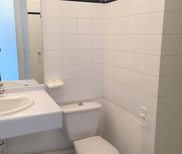 Studio de 23.94 m² kitchenette équipée rénovée en 2016 - Photo 4