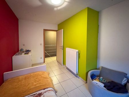 Rijwoning met 3 slaapkamers, garage en tuintje. - Foto 4