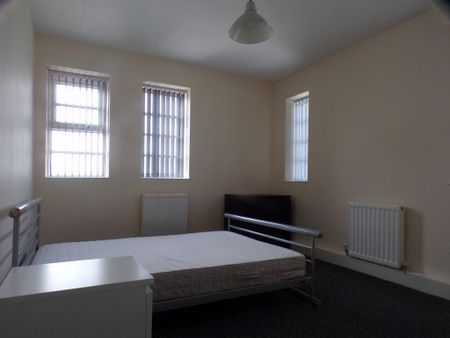 5 bedroom flat to rent - Photo 4