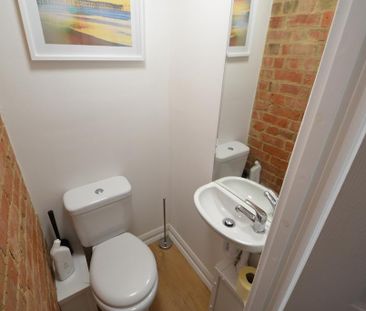 1 bedroom in a house share to rent - Photo 1