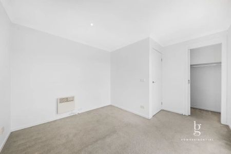 “Modern 3-Bedroom Townhouse in Maidstone” - Photo 4