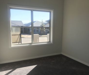 QUALITY HOME IN REDBANK ESTATE - Photo 3