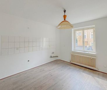 3 Zimmer Wohnung - frisch renoviert - gute Anbindung - ruhige Lage - Photo 1