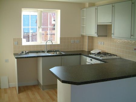 3 bedroom semi-detached house to rent - Photo 4