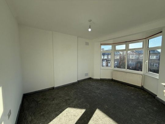 4 bedroom semi-detached house to rent - Photo 1