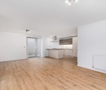 3 bedroom apartment to rent - Photo 6