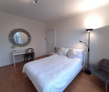 2 Bed Penthouse, Gloucester Avenue, NW1 - Photo 5