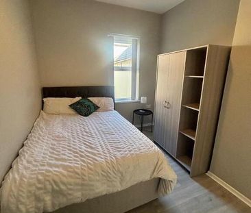 Room 2, 13 Lothair Avenue, Belfast, BT15 2HU - Photo 4