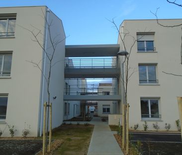 Location Appartement 1 pièce 28m² ST ANDRE DE CUBZAC 33240 - Photo 2