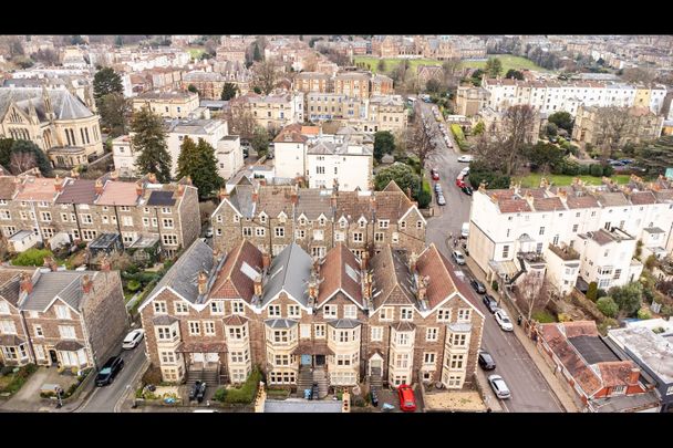 2 Bed Flat, Manilla Road, BS8 - Photo 1