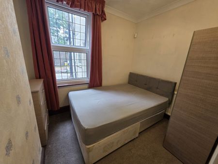 Room in a Shared Flat, Pemdevon Road, CR0 - Photo 2