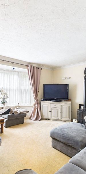 Hitherhooks Hill, Binfield Hitherhooks Hill, Binfield - Photo 1