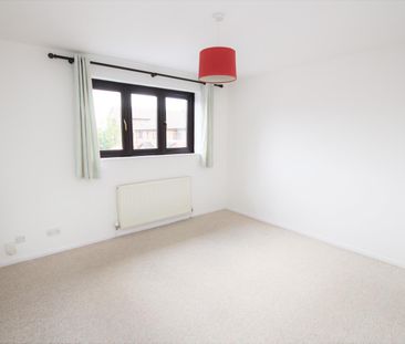 2 bedroom Terraced House to let - Photo 2