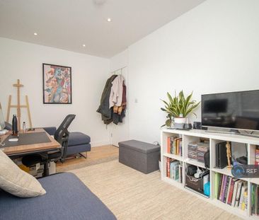 3 bedroom flat to rent - Photo 3