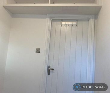1 bedroom in a house share to rent - Photo 6