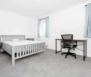 1 bedroom in a house share to rent - Photo 2