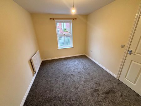 3 bedroom end of terrace to let - Photo 5