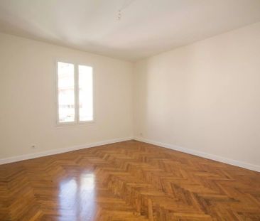 Location Appartement 4 pièces 97m² NICE 06000 - Photo 3