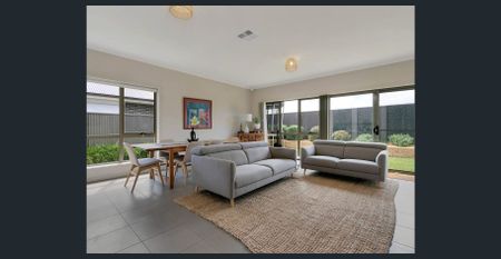 🏡 For Rent – Modern Family Home in a Quiet, Convenient Location - Photo 2