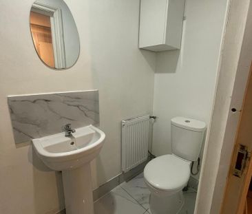 5 bedroom flat to rent - Photo 3