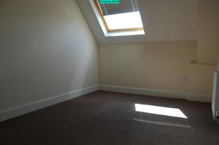 2 bedroom block of apartments to rent - Photo 2