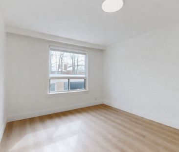 For Lease - 427 Lawrence Avenue Unit# 2, Toronto, Ontario - Photo 2