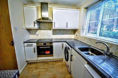 Yeomanry Close, Epsom, KT17 - Photo 5