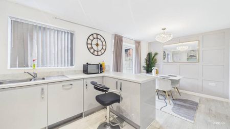 4 bedroom detached house to rent - Photo 4