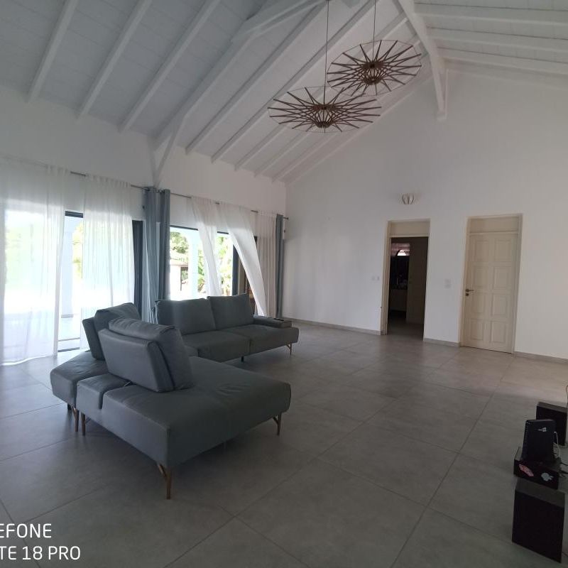 Location Maison 4 pièces 160m² LAMENTIN 97129 - Photo 1